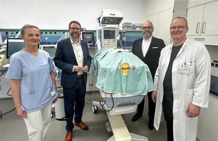 Lila für die Kleinsten: Main-Kinzig-Kliniken setzen zum Welt-Frühgeborenen-Tag ein Zeichen für Frühgeborene und Familien