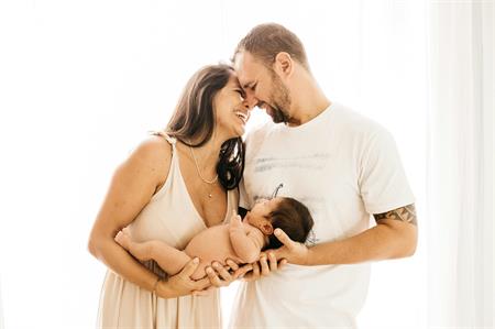 Begleiter für einen sicheren Start: Neue Elternschule 360° Baby & Familie