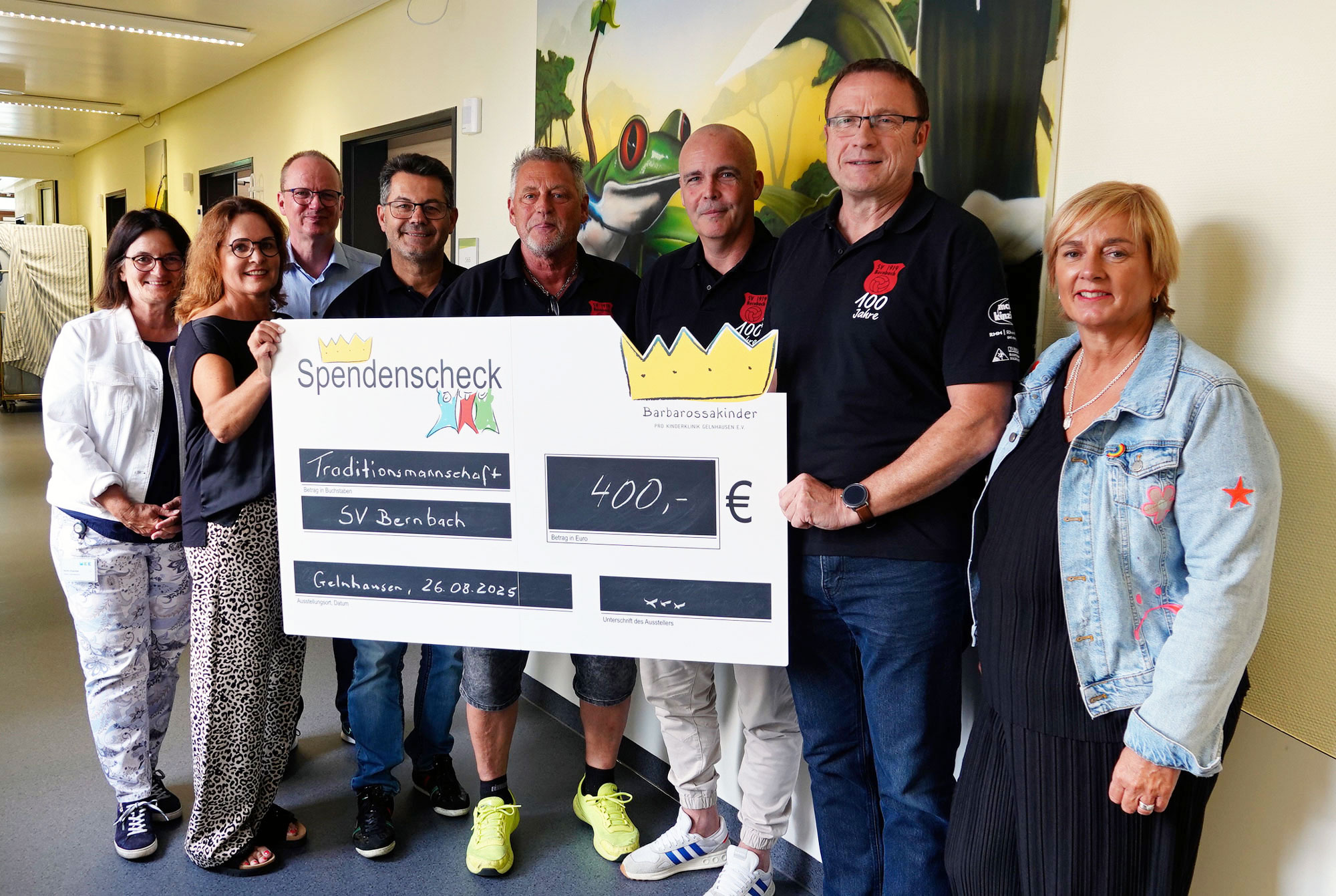 Die Traditionsmannschaft des SV 1919 Bernbach spendet 400 Euro an die Barbarossakinder