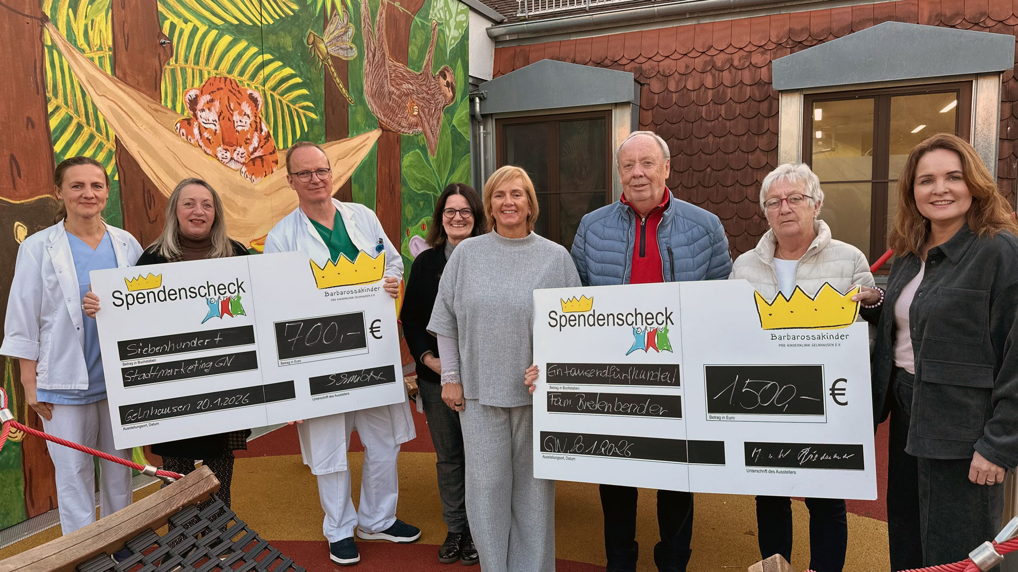 Doppelte Spendenübergabe der Barbarossakinder