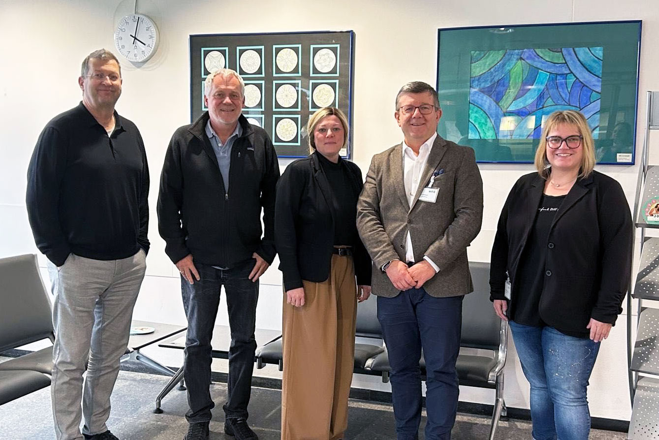 Unser Bild zeigt (v.l.n.r.): Olaf Struck (extern beauftragter Energiemanager), Auditor Matthias Hausmann, Jessica Schultheis (Leiterin Qualitätsmanagement), Goran Marinkovic, (stv. Geschäftsführer der Main-Kinzig-Kliniken), Stefanie Siemon-Gärtner (stv. Plegedirektorin)