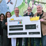 Spender mit Sylvia Klopottek (Leitung Zentraleinkauf Main-Kinzig-Kliniken), Bettina Büdel (Barbarossakinder) und PD. Dr. Horst Buxmann (Chefarzt der Kinderklinik Gelnhausen)