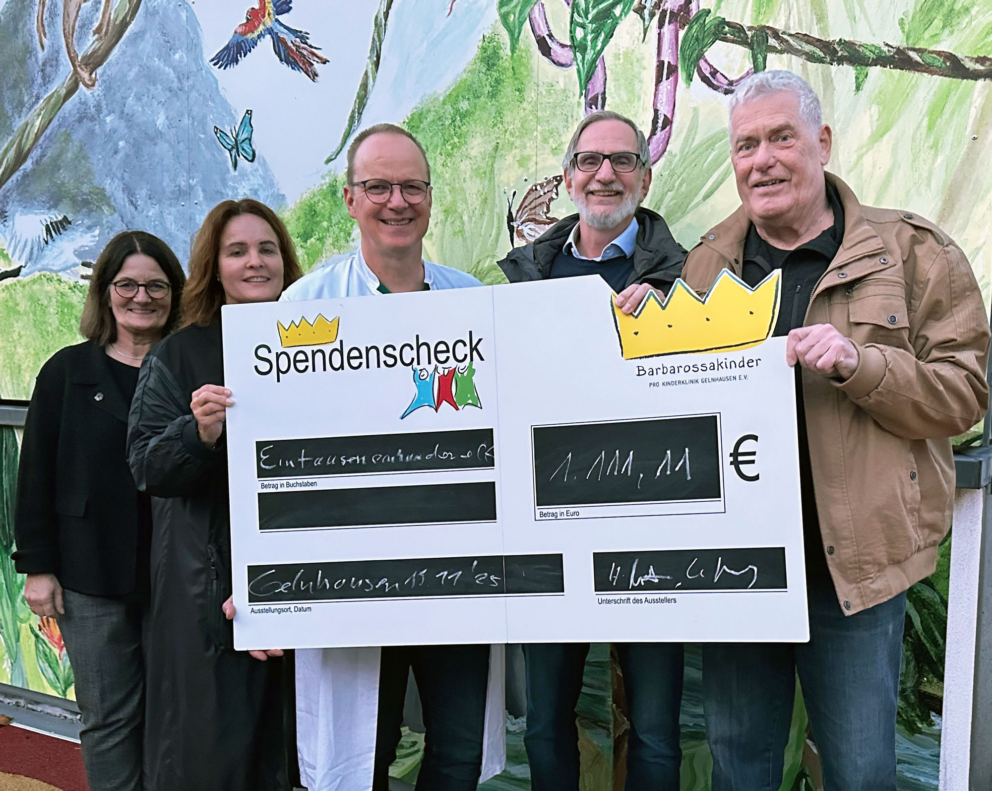 Spender mit Sylvia Klopottek (Leitung Zentraleinkauf Main-Kinzig-Kliniken), Bettina Büdel (Barbarossakinder) und PD. Dr. Horst Buxmann (Chefarzt der Kinderklinik Gelnhausen)