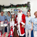 Ein verkleideter Nikolaus auf unserer Kinderstation