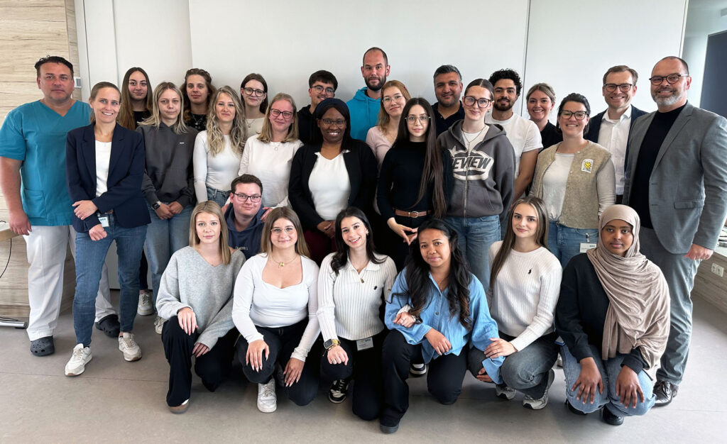 Ein Gruppenbild mit vielen Personen