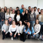 Ein Gruppenbild mit vielen Personen