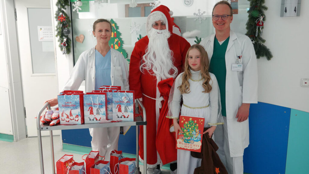 Nikolausbesuch bringt Weihnachtsfreude in Gelnhäuser Kinderklinik