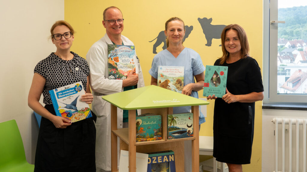 Town & Country Stiftung spendet SchmökerHaus an die Barbarossakinder