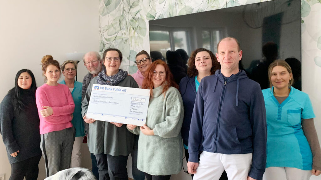 2.200€ Spende von der VR Bank Fulda eG an die Palliativstation