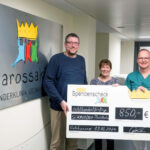 Schmiddko übergibt 850 Euro an die Barbarossakinder