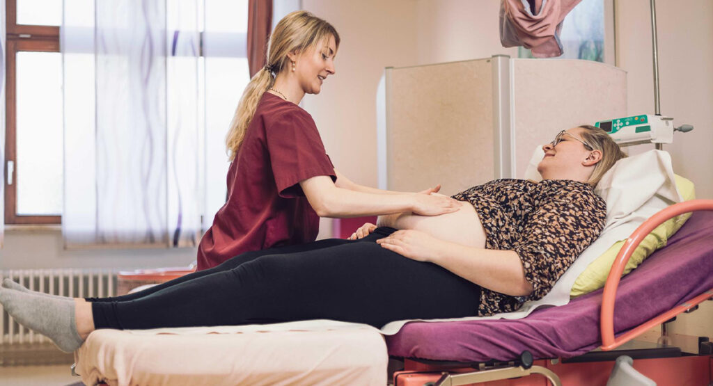 Untersuchung am Babybauch