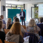 Medizinisches Fachpersonal der Main-Kinzig-Kliniken wohnen einer Fortbildung bei.