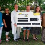 Spende aus privatem Sommerfest wird an die Kinderklinik in Gelnhausen übergeben.