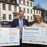 Das Bild zeigt die Spendenden und Bürgermeister Christian Litzinger