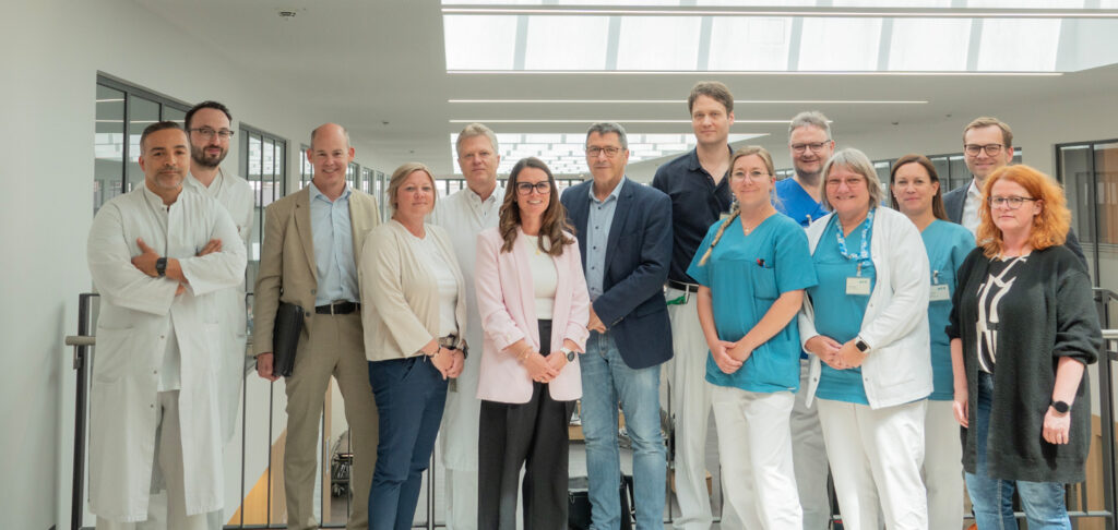 Mitarbeitende des Viszeralonkologisches Zentrums freuen sich über die Rezertifizierung.